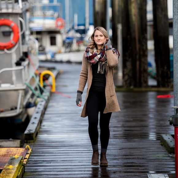 Meet your Posher, Cailey - Picture 1 of 1